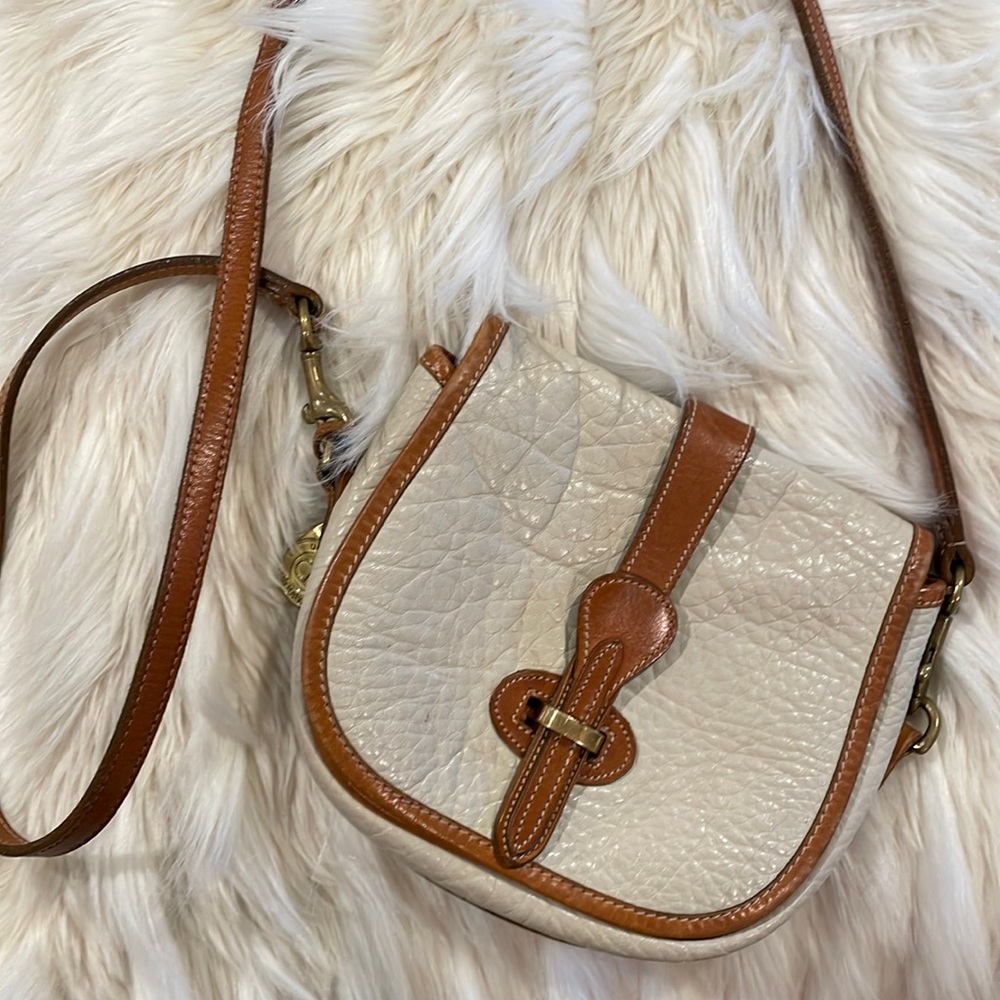 dooney & bourke - cream and brown crossbody